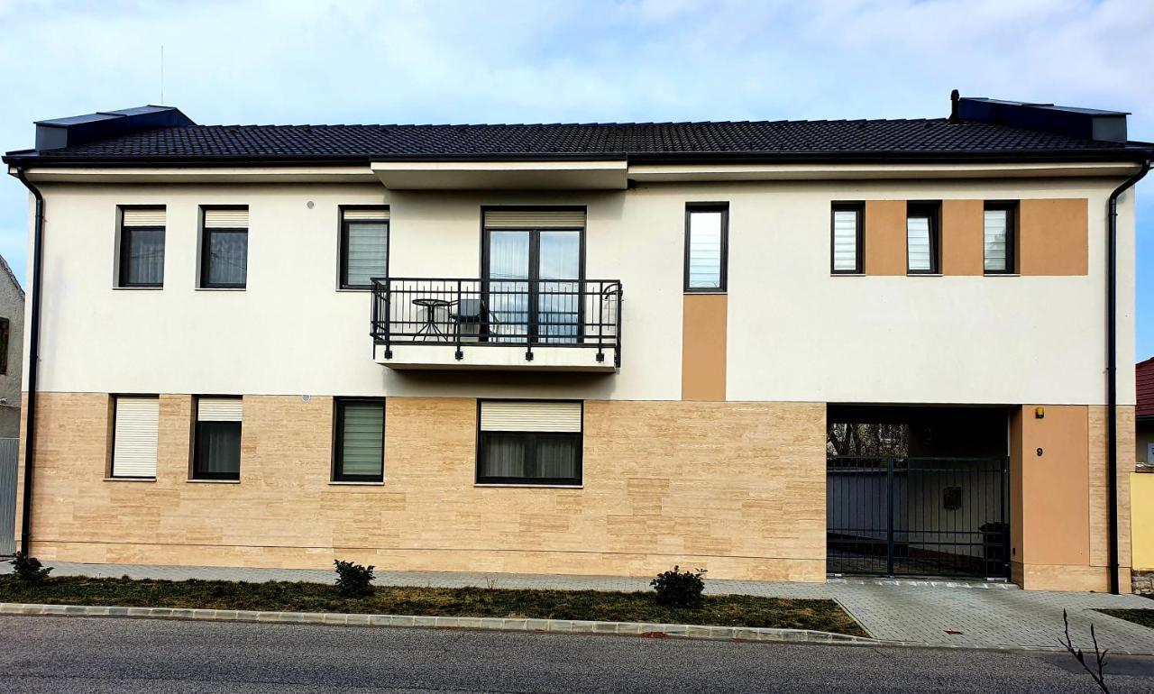 Maya Apartment Sárvár Exteriör bild